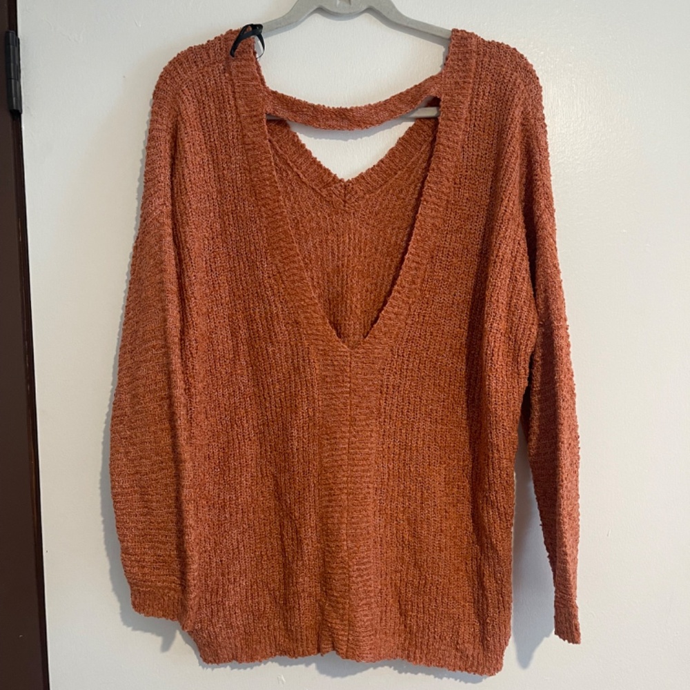 Open Back Sweater - Picture 2 of 3
